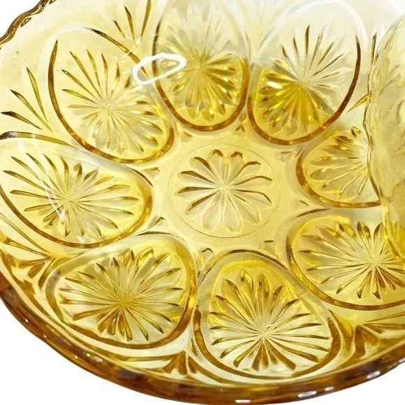 2 Vintage Indiana Glass Co Star Cameo Medallion Yellow Bowls 💛 - Picture 4 of 10